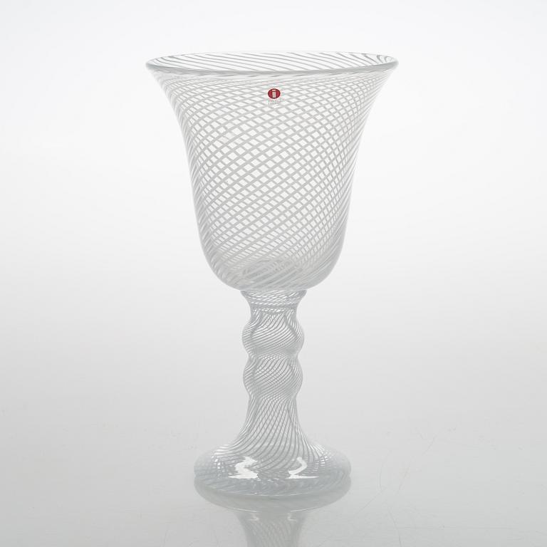 Heikki Orvola, A glass goblet/vase signed Heikki Orvola Nuutajärvi Iittala.