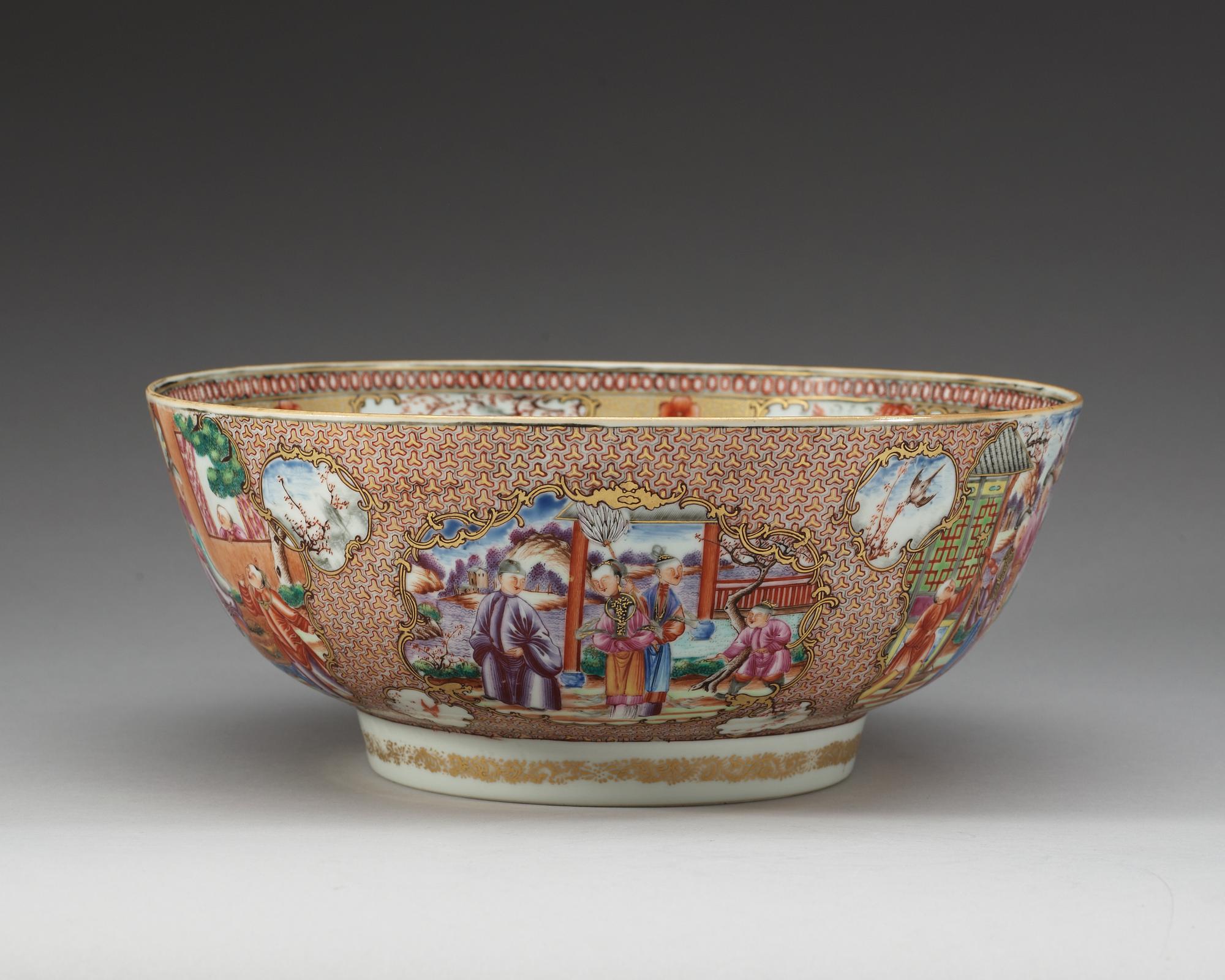 A famille rose punch bowl, Qing dynasty, Qianlong (1736-95).