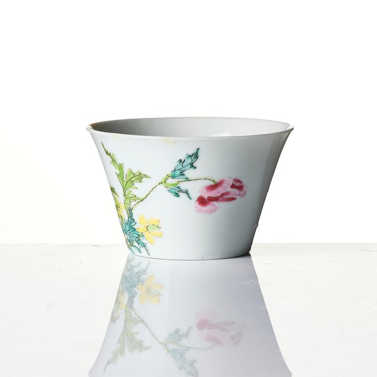 A small famille rose bowl, Qing dynasty, Yongzheng six-character mark and of the period (1723-35).