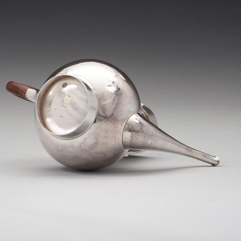 Sigurd Persson, A Sigurd Persson sterling silver coffee pot, executed by Karl Ivan Karlsson, Stockholm 1958.