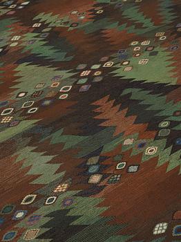 BARBRO NILSSON, matta, gobelängteknik, 289,5 x 238,5 cm, "Tånga brun och grön", signerad AB MMF BN.