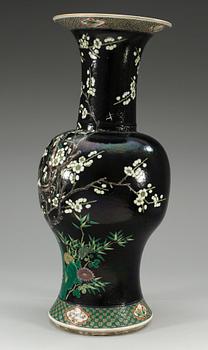 VAS, porslin. Sen Qing dynasti (1644-1912).