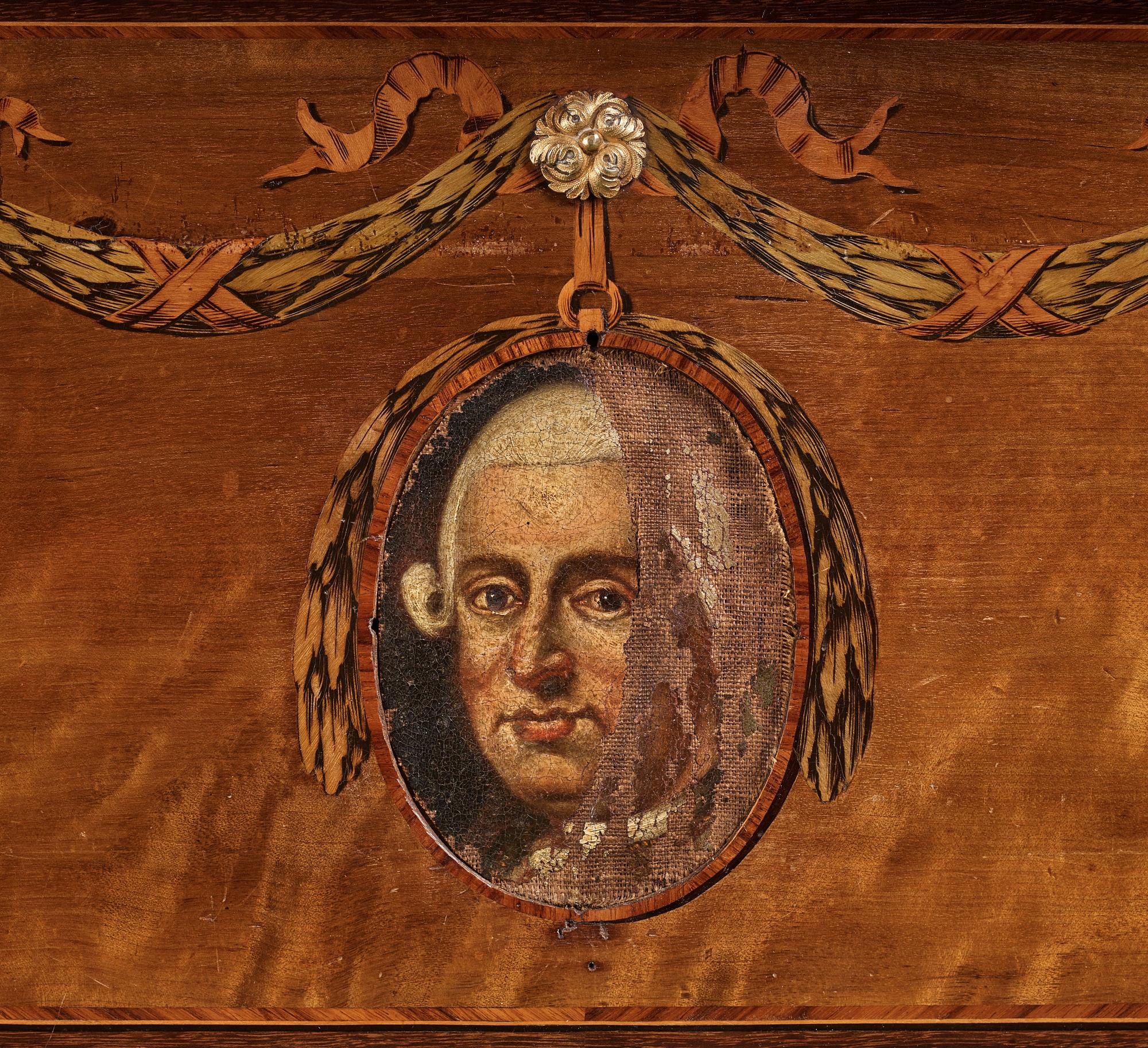 Resesekretär med fällbara ben, av Georg Haupt (mästare i Stockholm 1770-1784), signerad, Gustaviansk.