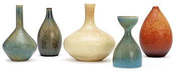 530. A set of five Carl-Harry Stålhane stoneware vases, Rörstrand.
