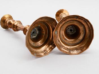 LJUSSTAKAR, 1 par, brons, senbarock, 1700-tal.