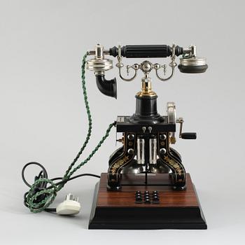 BORDSTELEFON, jubileumsmodell efter "Taxen", LM Ericsson, 1900-talets senare del.