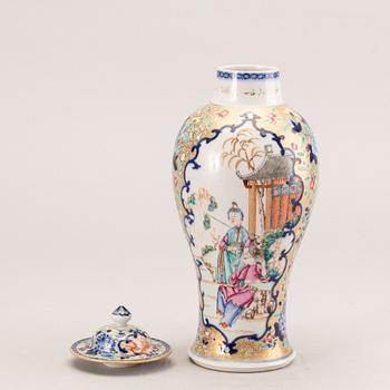 A famille rose porcelain vase with cover, Qing dynasty, Qianlong (1736-95).