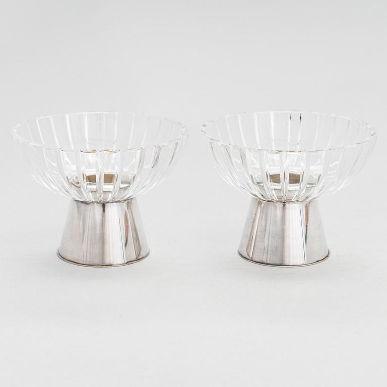 Saara Hopea, Ljusstakar, ett par, silver, slipad kristall, Kultakeskus, Tavastehus 1961. Modellen formgiven 1953.