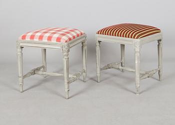 TABURETTER, 1 par, gustaviansk stil, 1900-talets andra hälft.