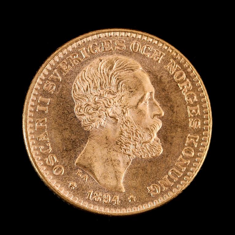 GULDMYNT, 10 kronor, Oscar II, 1894.  Vikt ca 5 gram.