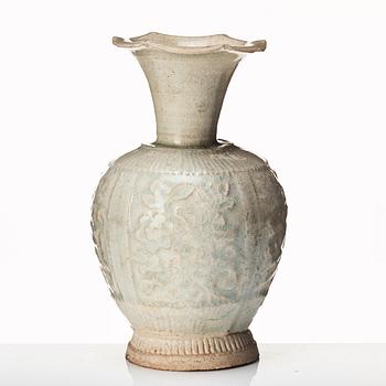 Vas, qinbaiporslin. Yuandynastin (1260-1368).