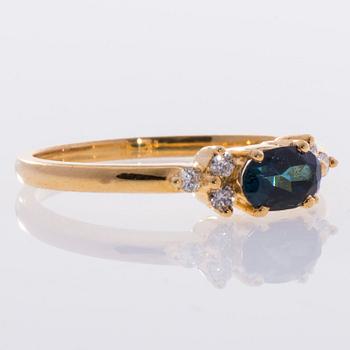 RING, 18K guld, blågrön turmalin ca 0,27 ct samt 6 små diamanter,  finska stämplar. Vikt 2,6 g.
