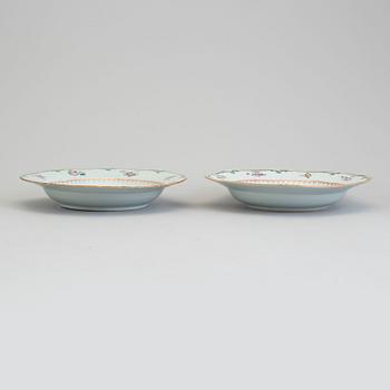 A pair of famille rose export porcelain soup dishes, Qing dynasty, Qianlong (1736-95).