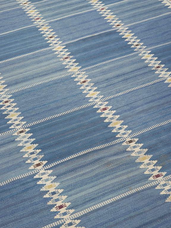 BARBRO NILSSON, matta, rölakan, "Salerno blå med enkel bård", 319,5 x 224 cm, signerad AB MMF BN.