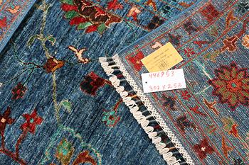 A Khorjin carpet with a Ziegler pattern, c. 307 x 252 cm.