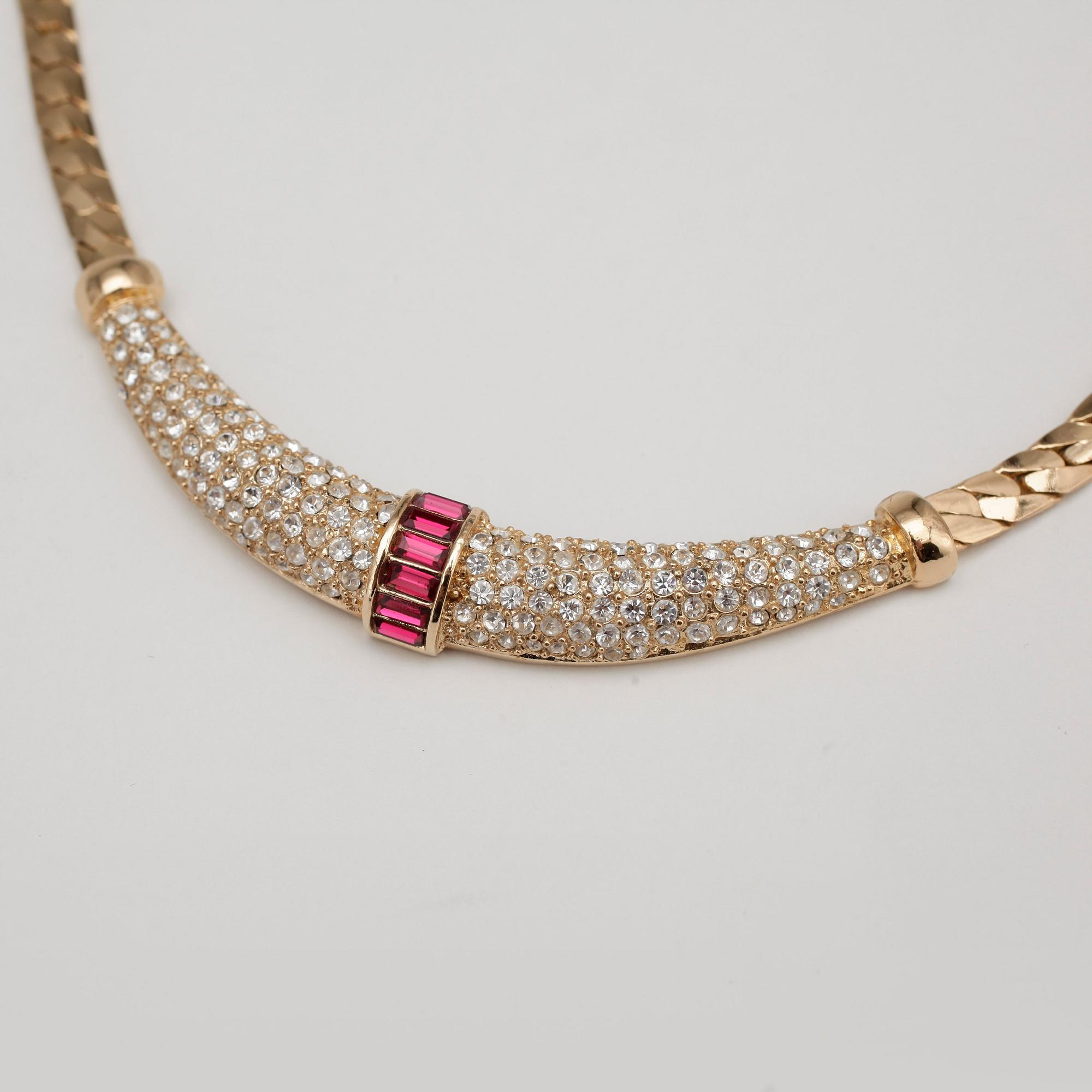 CHRISTIAN DIOR, halsband och ett par clips.