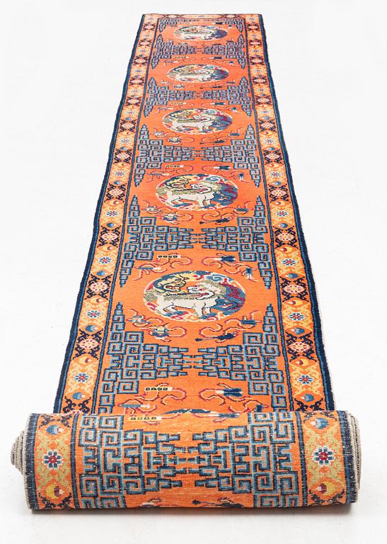 Gallerimatta, antik Ningxia, nordvästra Kina, ca 763 x 72 cm.