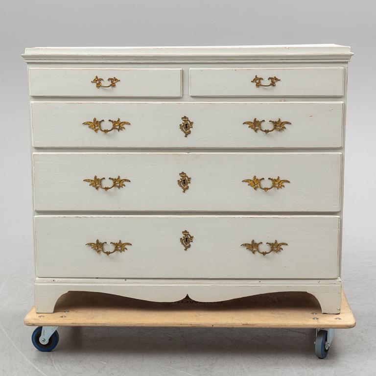 CHEST OF DRAWERS, first half of the 19th century.