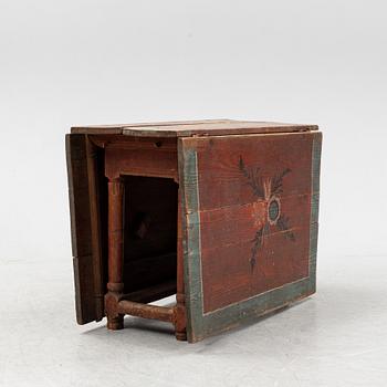 A Swedish painted gate-leg table, presumably from Hälsingland, 18th/19th Century.