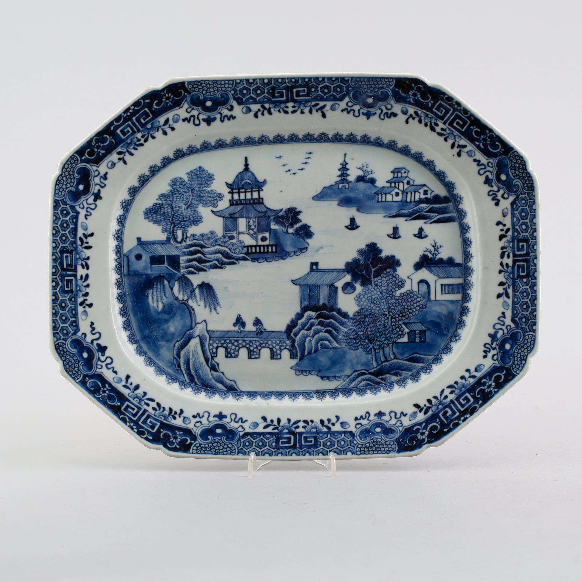 STEKFAT, porslin, Kina, Qianlong 1736-1795.