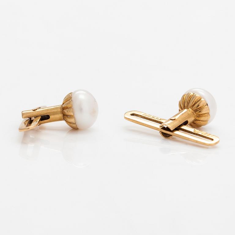 Knappar till frackskjorta, 18K guld och odlade pärlor. G. Dahlgren & Co, Malmö.