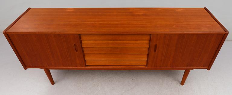 SIDEBOARD, "Trio", Nils Jonsson, Troeds, 1900-talets andra hälft.