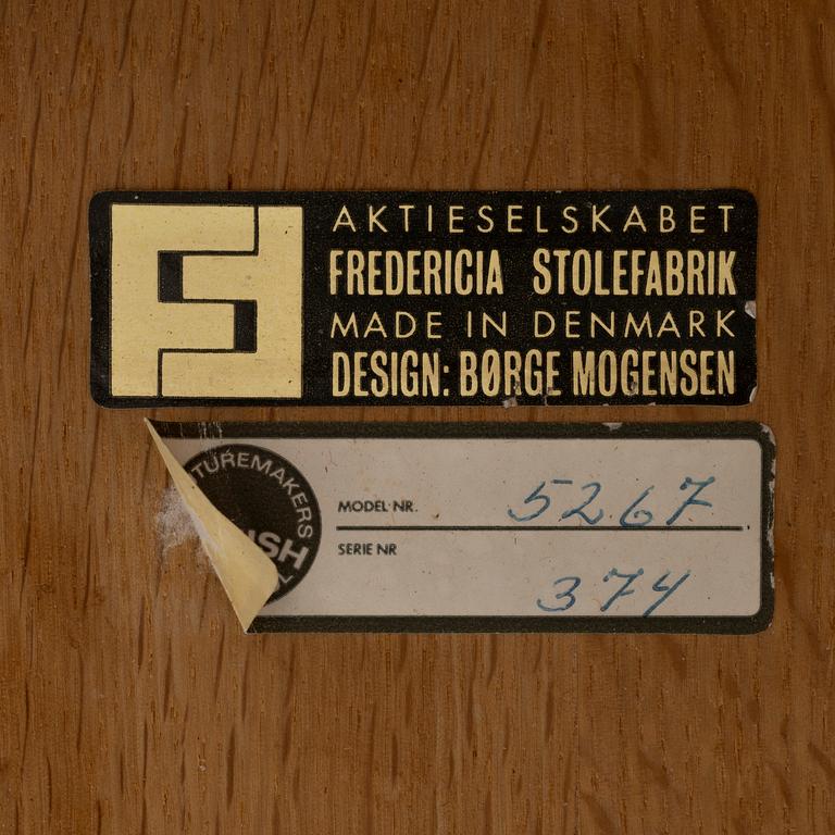 Børge Mogensen, a model '5267' oak coffee table, Fredericia Stolefabrik, Denmark, mid 20th century.