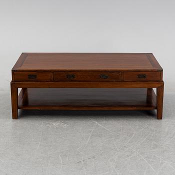 An oak coffee table, English style, late 20th Century.