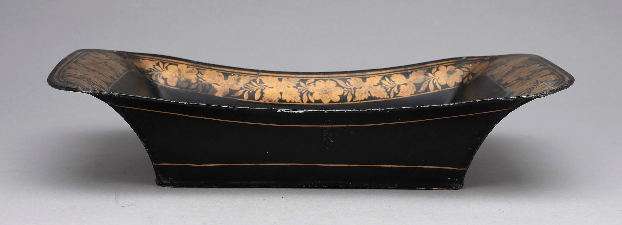 BRÖDKORG, plåt, empire, 1800-talets första hälft.