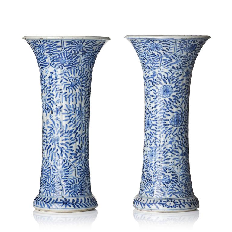 A pair of blue and white 'floral' vases, Qing dynasty, Kangxi (1662-1722).