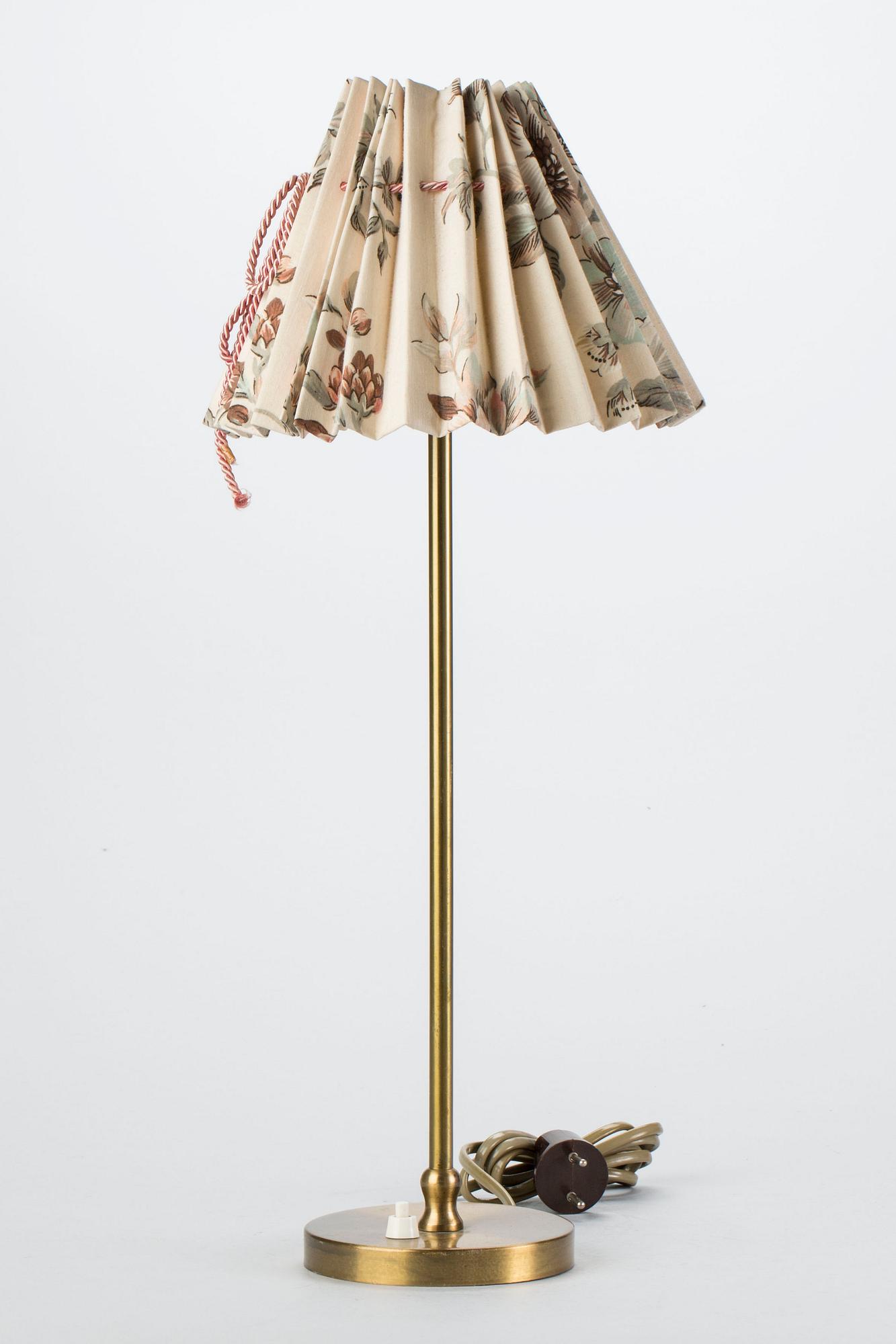 BORDSLAMPA, modellnr 2332, Josef Frank, firma Svenskt Tenn.