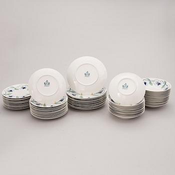 SYLVIA LEUCHOVIUS, 84 osaa, posliinia, "Sylvia", Juhla-astiasto, Rörstrand, 1900-luvun loppupuoli.