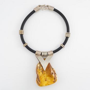 Silver necklace with amber.