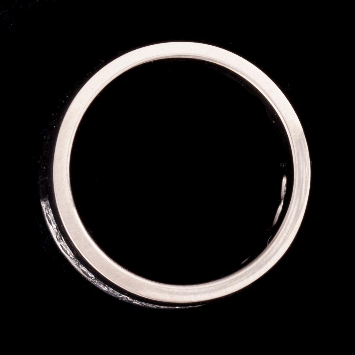 RING, 18K vitguld, 9 briljantslipade diamanter ca 0,30 ct, kontrollstämpel 1980. Vikt 7,4 g.