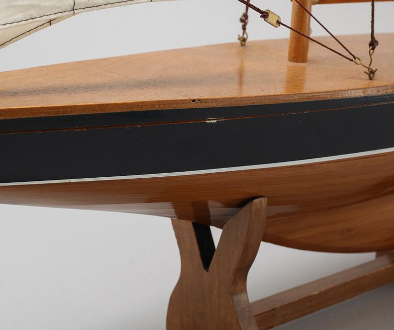 A boat modell from the first half of the 20th century.