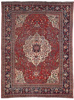 203. A CARPET, an antique/semi-antique Mahal, ca 416,5-421,5 x 314,5-318,5 cm.