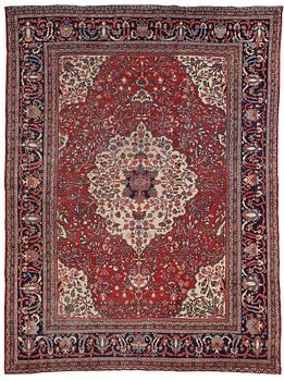 203. A CARPET, an antique/semi-antique Mahal, ca 416,5-421,5 x 314,5-318,5 cm.