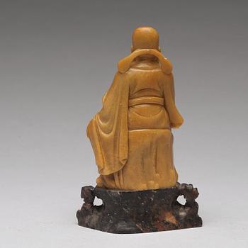 A soapstone figure of a seated scholar, late Qing dynasty, circa 1900.