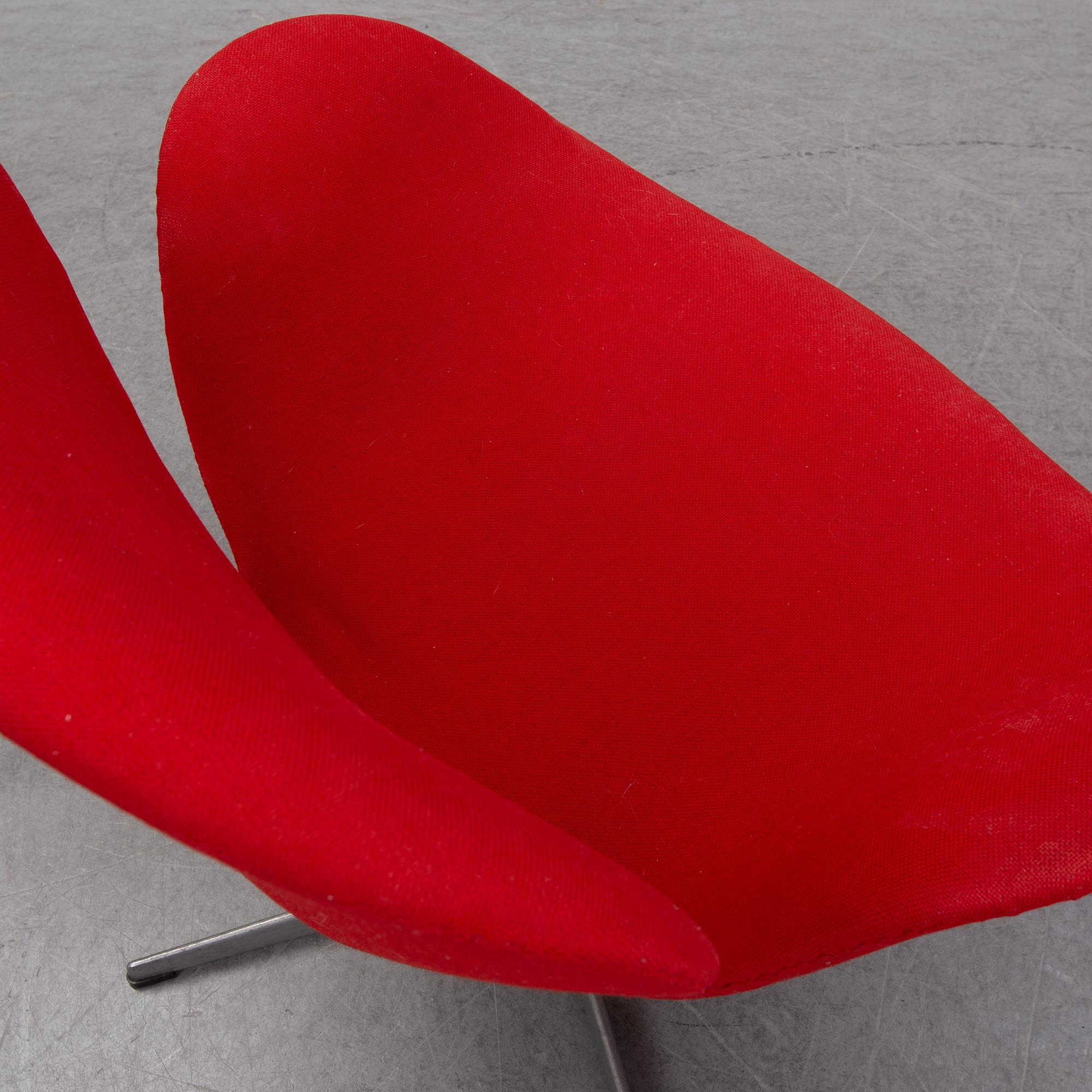 Arne Jacobsen, fåtölj, "Svanen", för Fritz Hansen Danmark, formgiven 1958.