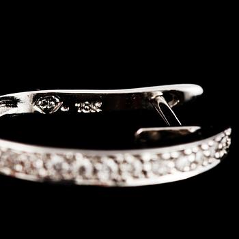 ÖRHÄNGEN, 14k guld med briljantslipade diamanter 0.56 ct samt South Sea pärlor. Vikt 17 g.