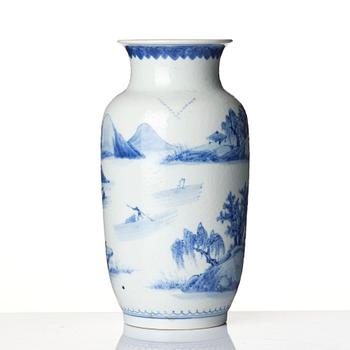 A blue and white 'landscape' vase, Qing dynasty, 19th century.