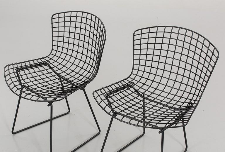 A PAIR OF HARRY BERTOIA CHAIRS.