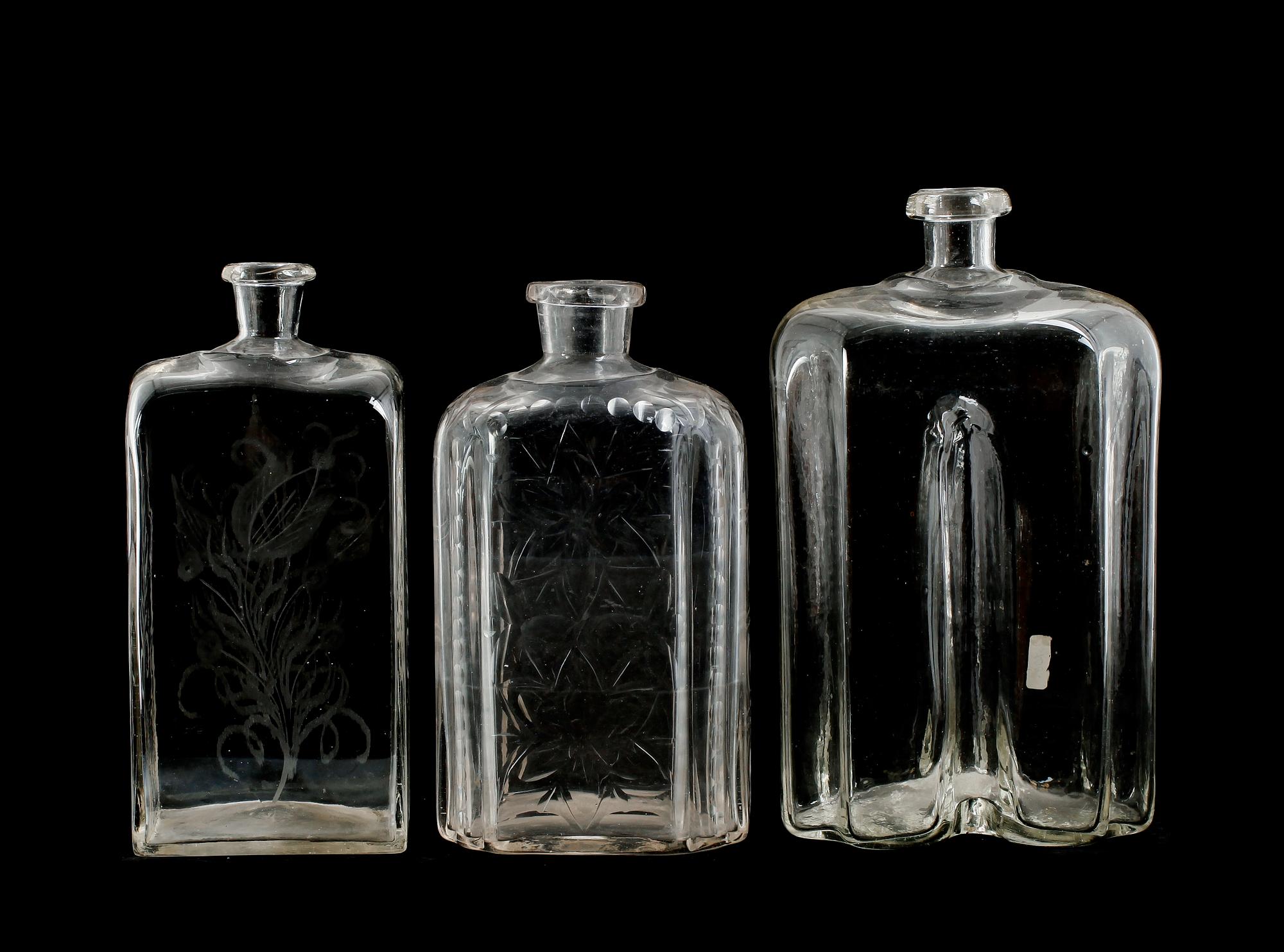 KARAFFER, 3 st, glas, 1700-/1800-tal.