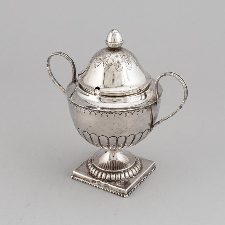 A Russian late 18th century parcel-gilt silver sugar-bowl, unidentified makers mark, Moscow 1799.