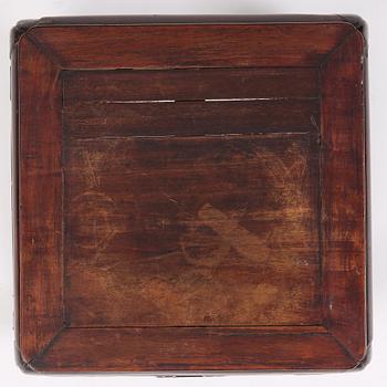 Pall/bord, hardwood. Qingdynastin, 1800-tal.