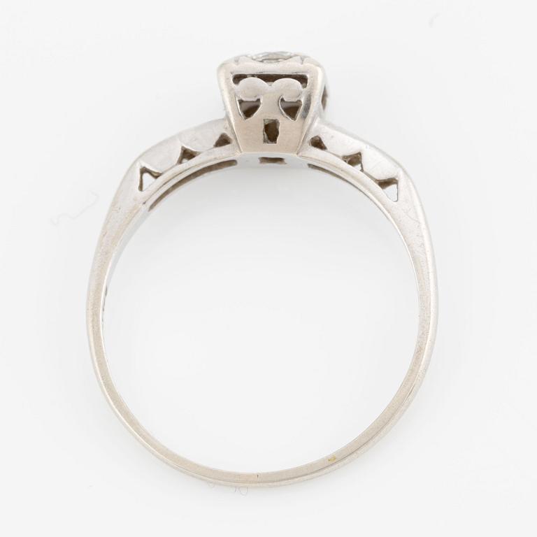 Ring 14K white gold with diamonds.