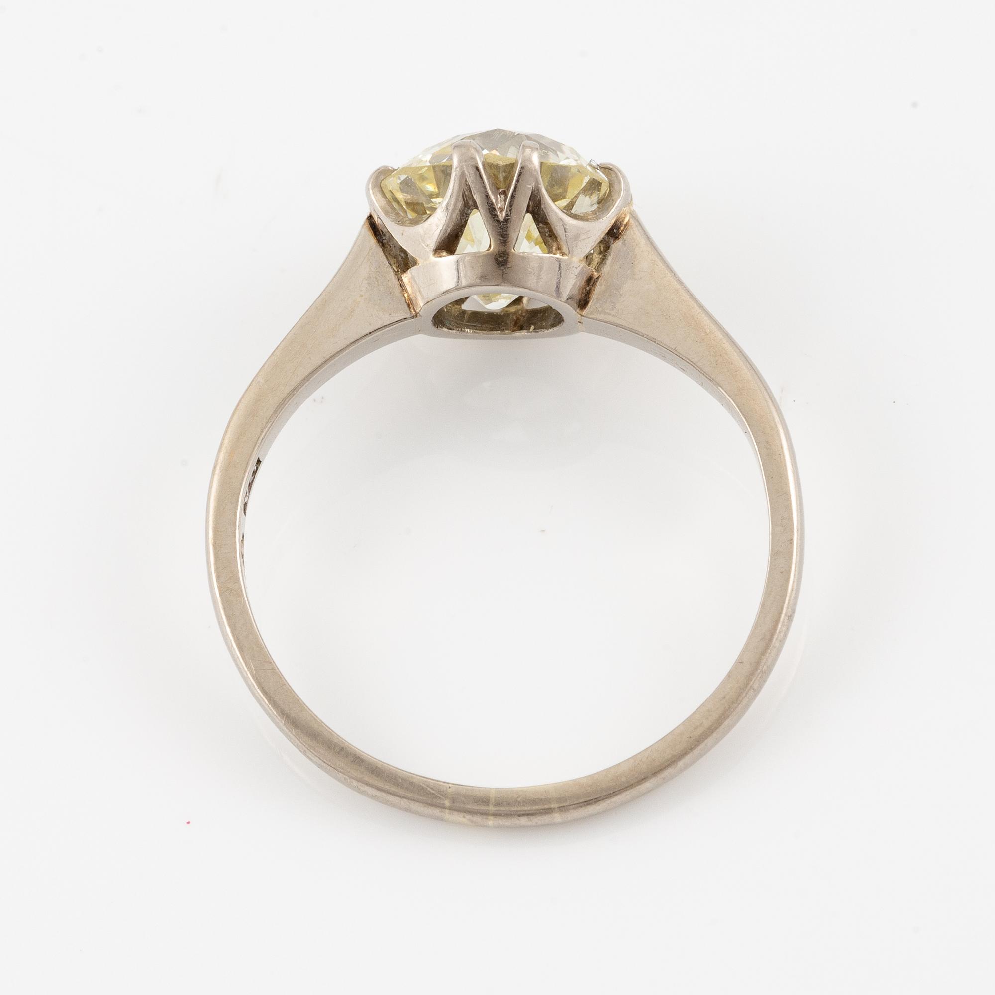Ring, 18K white gold set with an old-cut diamond, approx. 1.85 ct.