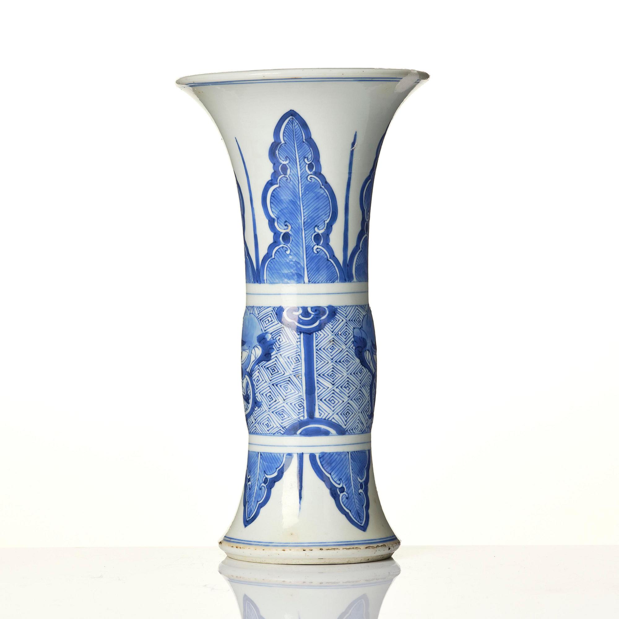 A blue and white Gu shaped vase, Qing dynasty, Kangxi (1662-1722).