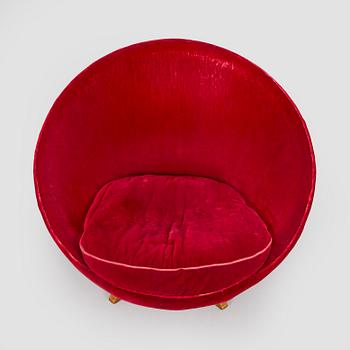 A 1950s easy chair.