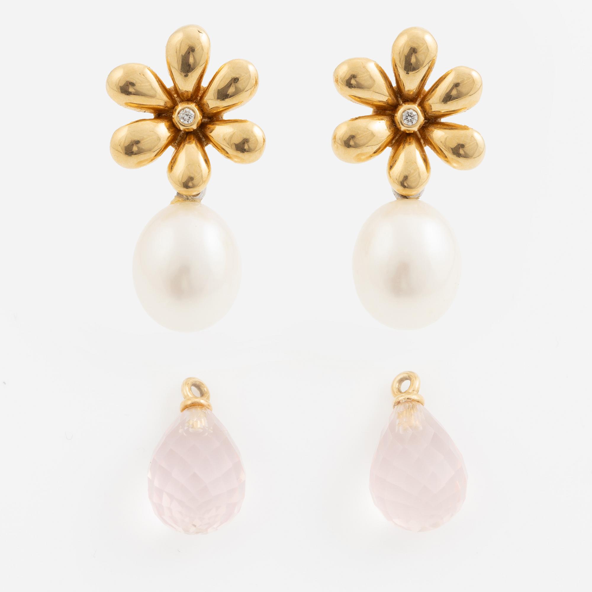 Ole Lynggaard, a pair of earrings in 18K gold set with round brilliant-cut diamonds.